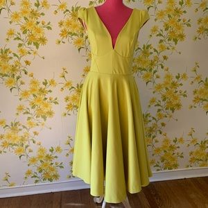 Glamazon Low V neck crinoline dress size M